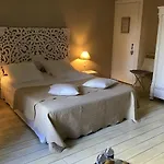 Aux Anges Gardiens Bed and Breakfast 4*