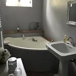 Aux Anges Gardiens Bed and Breakfast Καρκασόν