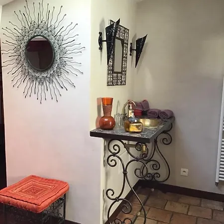 Aux Anges Gardiens Oda ve Kahvaltı 4*