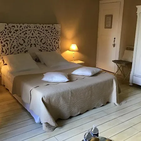 Aux Anges Gardiens Bed & Breakfast 4*