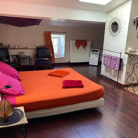 Aux Anges Gardiens Bed and Breakfast 4*