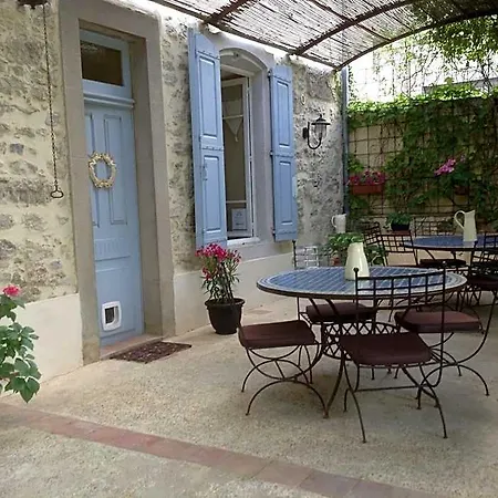 Oda ve Kahvaltı Aux Anges Gardiens 4*