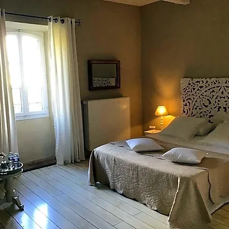 Aux Anges Gardiens Oda ve Kahvaltı 4*